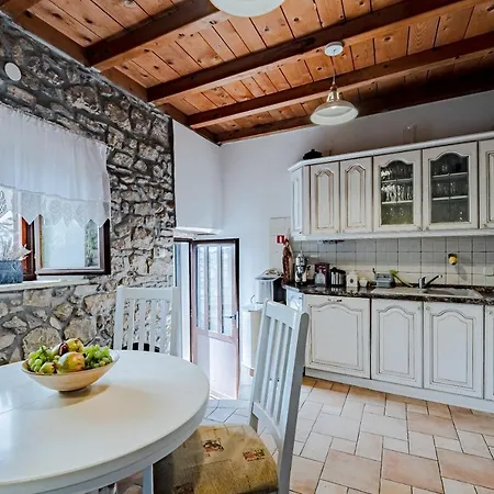 Дом отдыха Newly Renovated Stone Smokvica 1892 *
